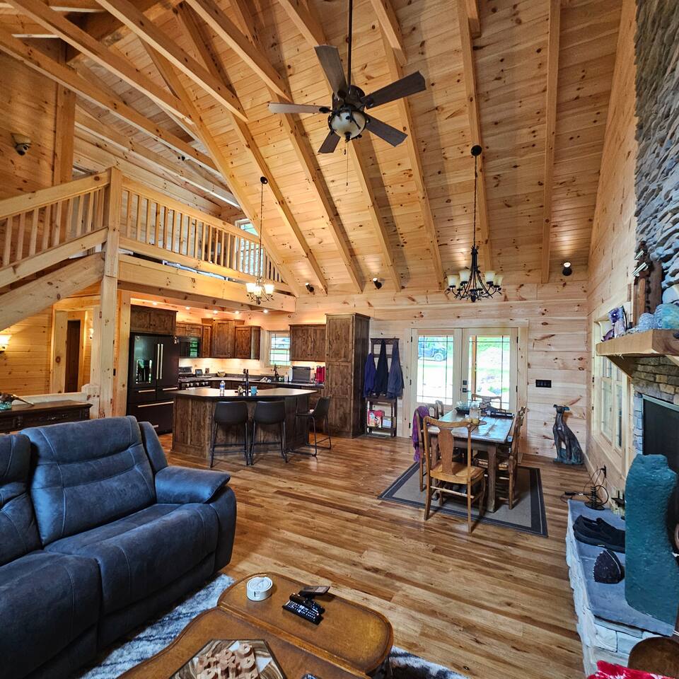 Pine Lodge dining area