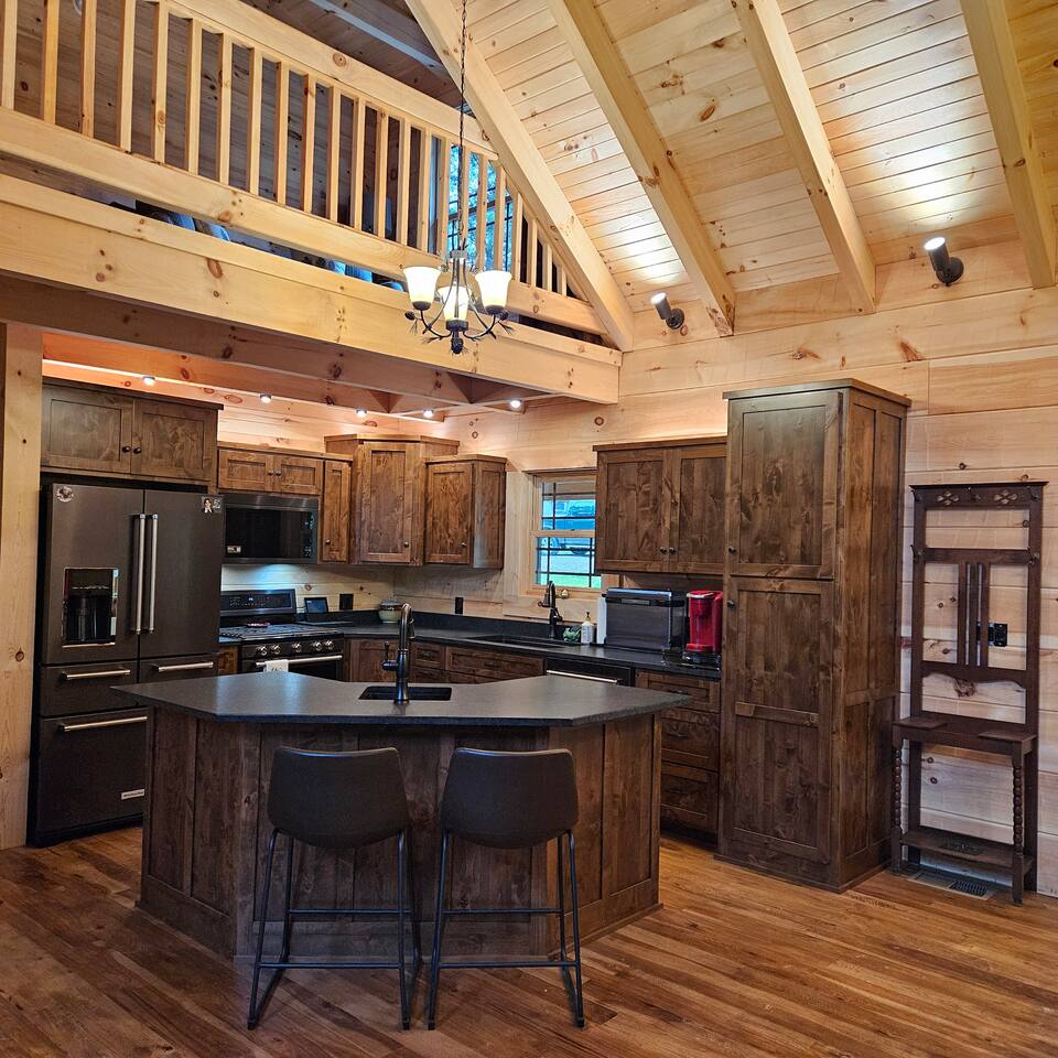 Pine Lodge full kitchen