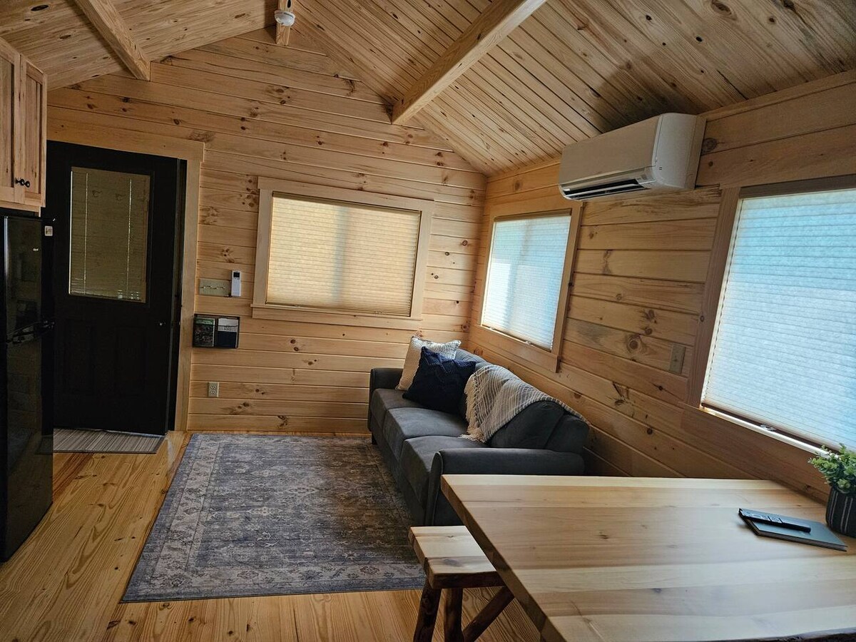 Sassafras Woodland Cabin photo 2