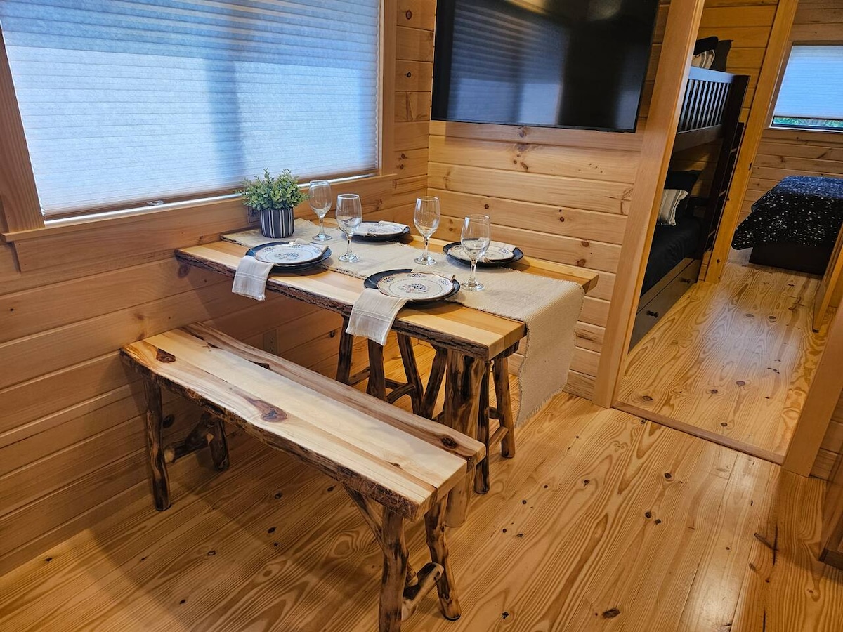 Sassafras Woodland Cabin photo 3