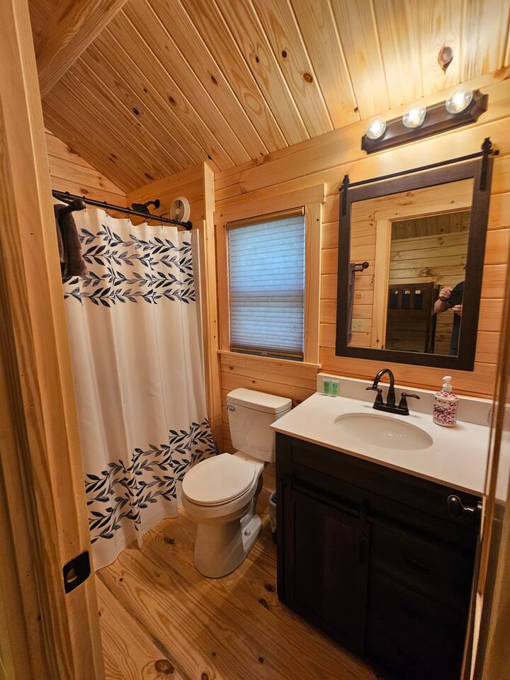 Sassafras Woodland Cabin photo 6